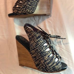 Anthropologie Due Farina Lace Up Wood Wedges